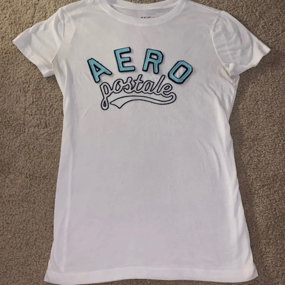 i’m selling a size medium/small shirt